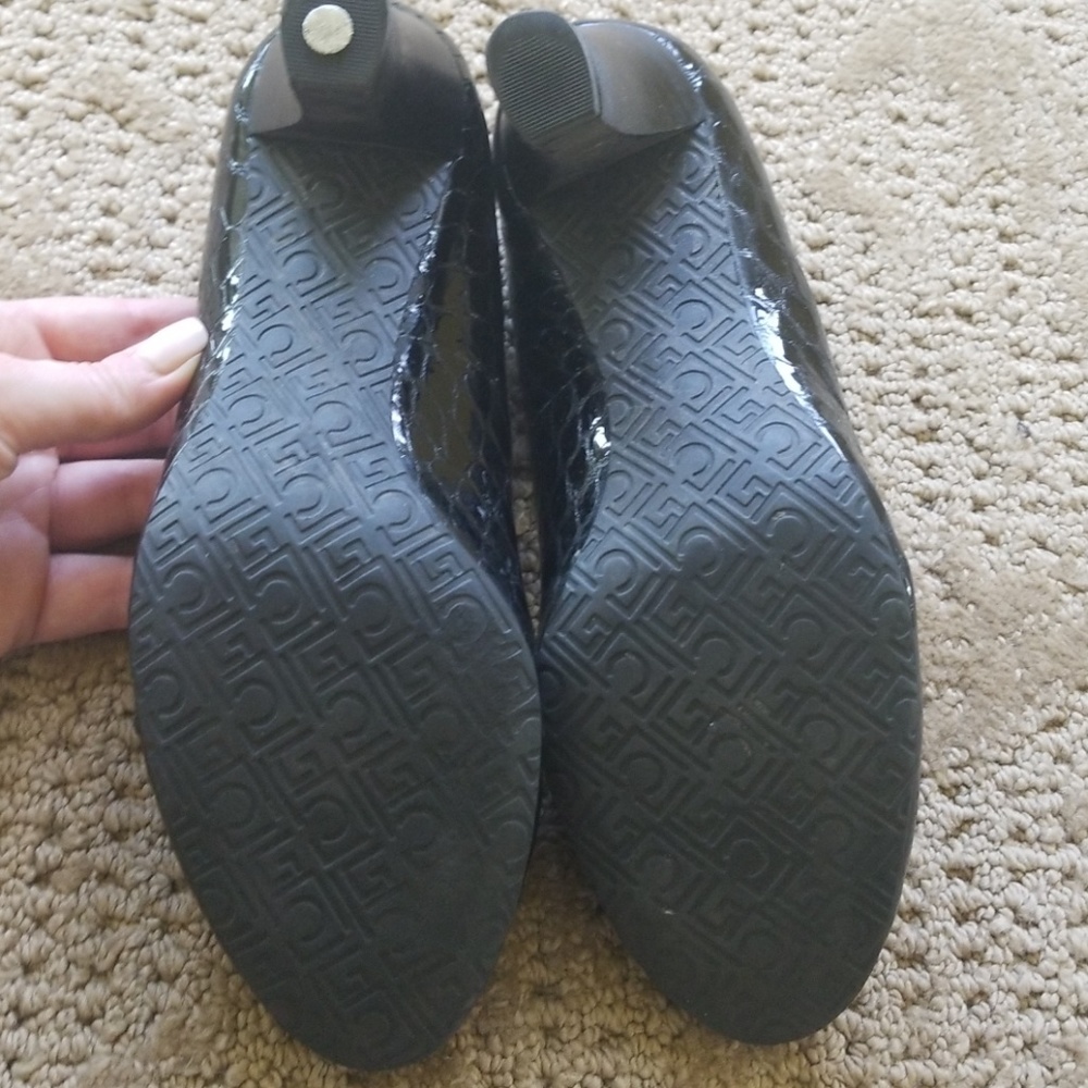 Heels - Picture 3 of 3